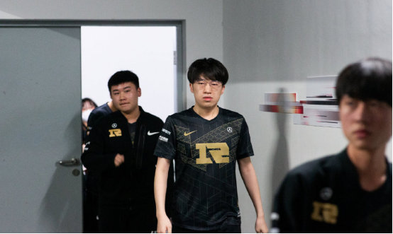 使他们彼此 使他们彼此