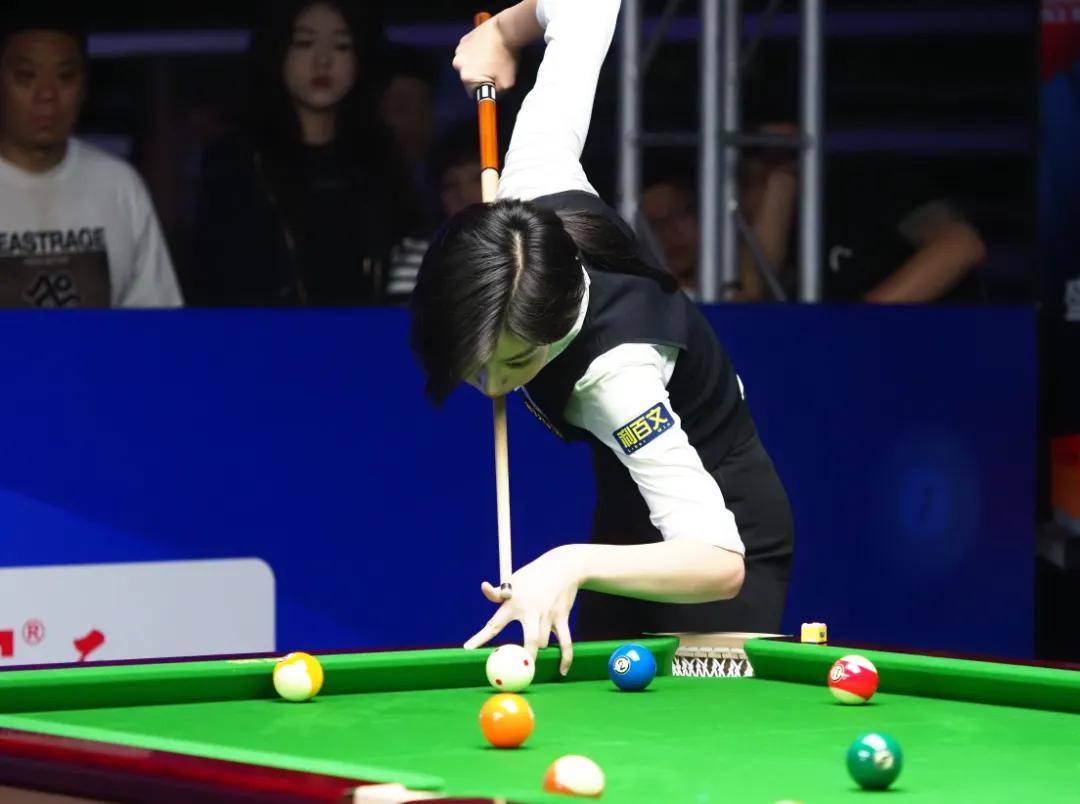 界展示了她 界展示了她