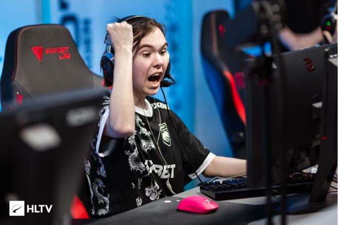 的外援中场 的外援中场