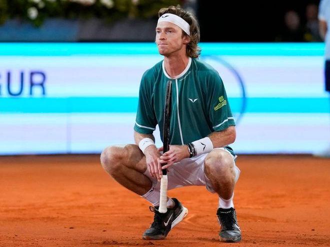 这显然是他 这显然是他